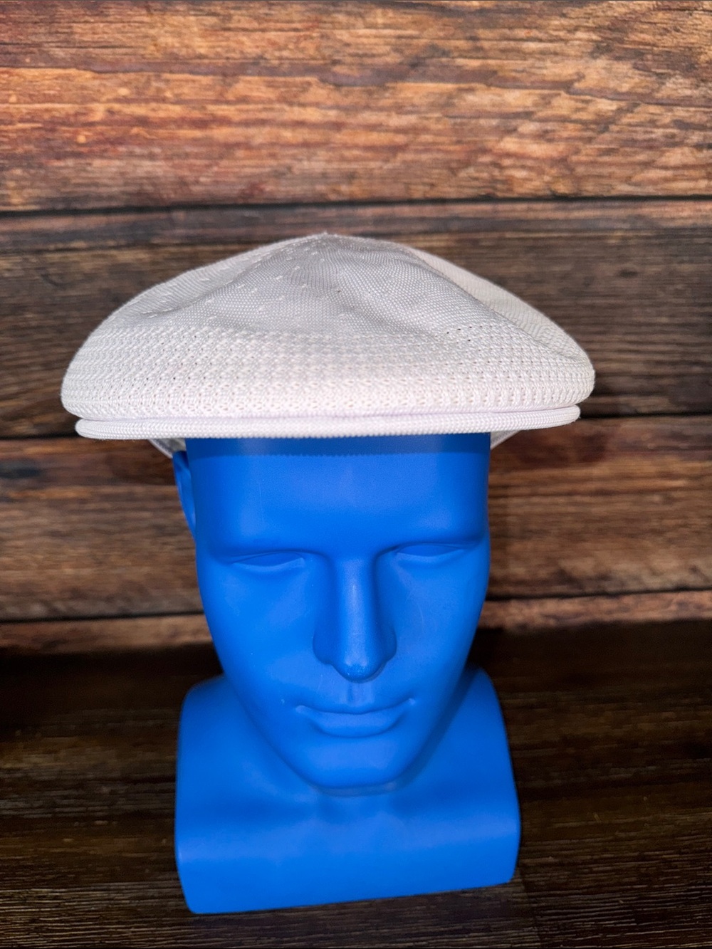 NWT Kangol White Tropic Ventair 504 Flat Cap